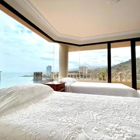Amazing Views To The Sea With Pool Apartment